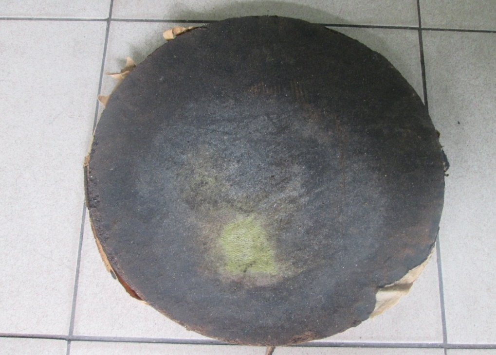 傳統式餅壓法榨過的芝麻粕可用做花肥